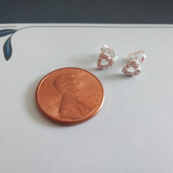 ⭐Sterling Silver .925 Dainty Cute Heart Stud Earrings NWT - Picture 2 of 3